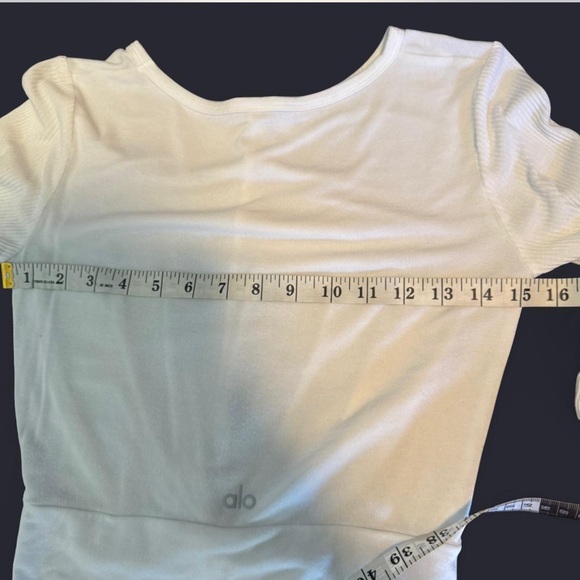 Alo Yoga white/off white long sleeve top twist front ribbed sleeves & logo back - Picture 7 of 8